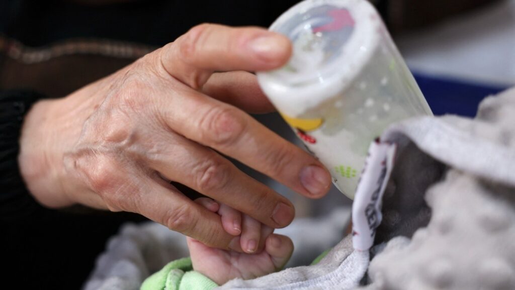 Baby feeding with infant milk