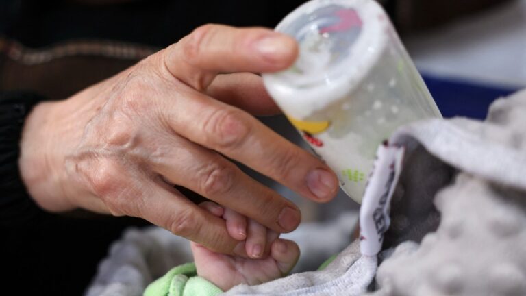 Baby feeding with infant milk