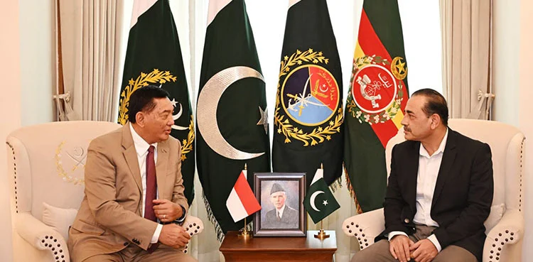 Indonesia's Defence minister with Pakistan Army Chief